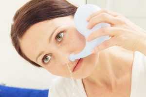 При промывании носа вода попала в ухо: что делать, как удалить воду из уха дома, советы и консультации врачей
