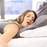 Почему во время сна текут слюни изо рта: причины и лечение