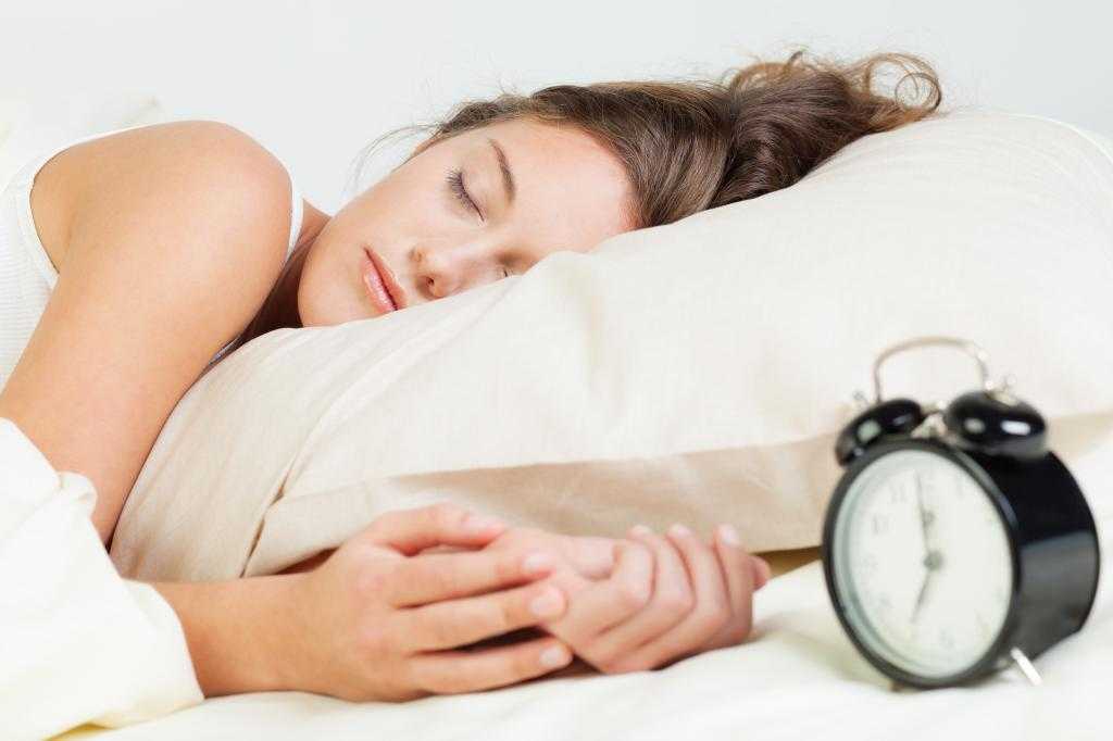 сколько нужно спать человеку чтобы выспаться