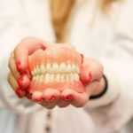 Как ставят мост на зубы: способы установки, гигиена зубного протеза и возможные осложнения