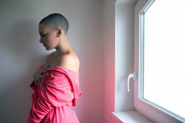 Женщина, болеющая раком