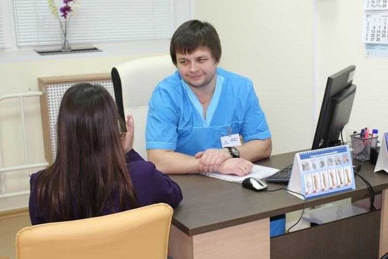 Алексей Проскуряков с пациенткой