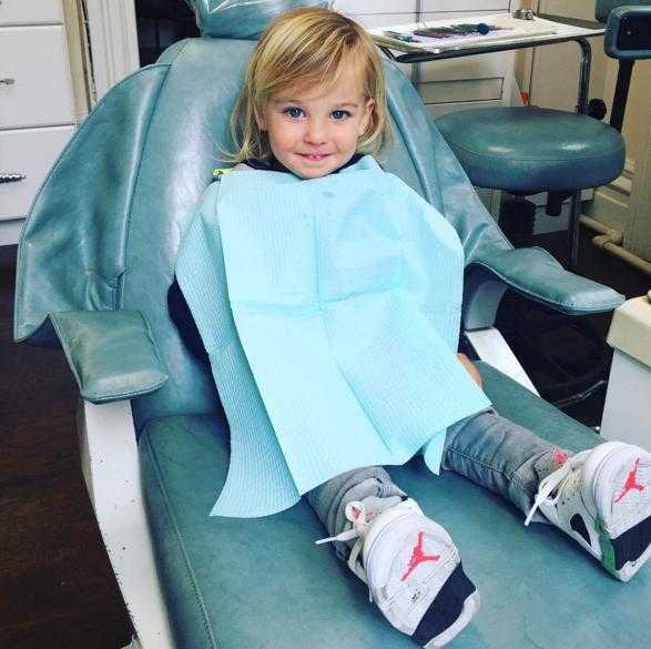 как вылечить зуб ребенку 3 лет если не дает