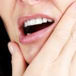 Почему дергается верхняя губа: основные причины, что делать