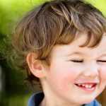 Частое моргание глаз у ребенка: причины и лечение