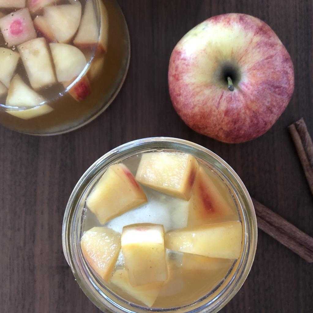 приготовление напитка из яблок