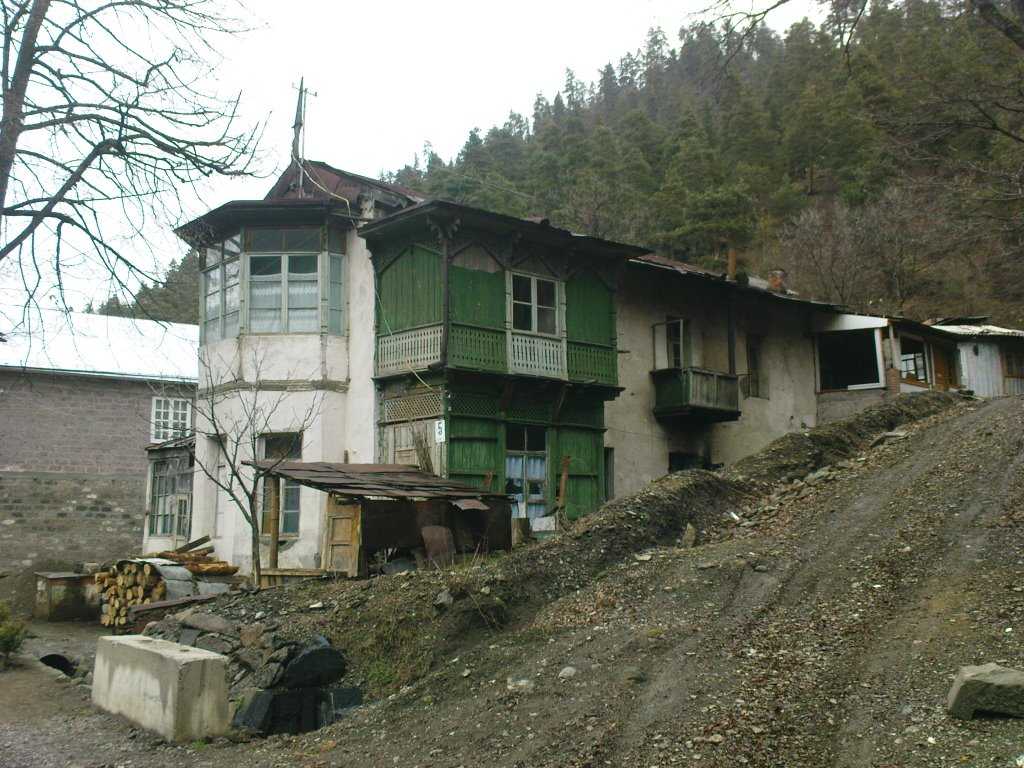 Дом старой постройки