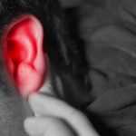 Заложенность и боль в ухе: причины, методы лечения, капли для ушей