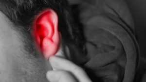 Заложенность и боль в ухе: причины, методы лечения, капли для ушей