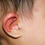 Отек уха: причины, симптомы, диагностика и методы лечения
